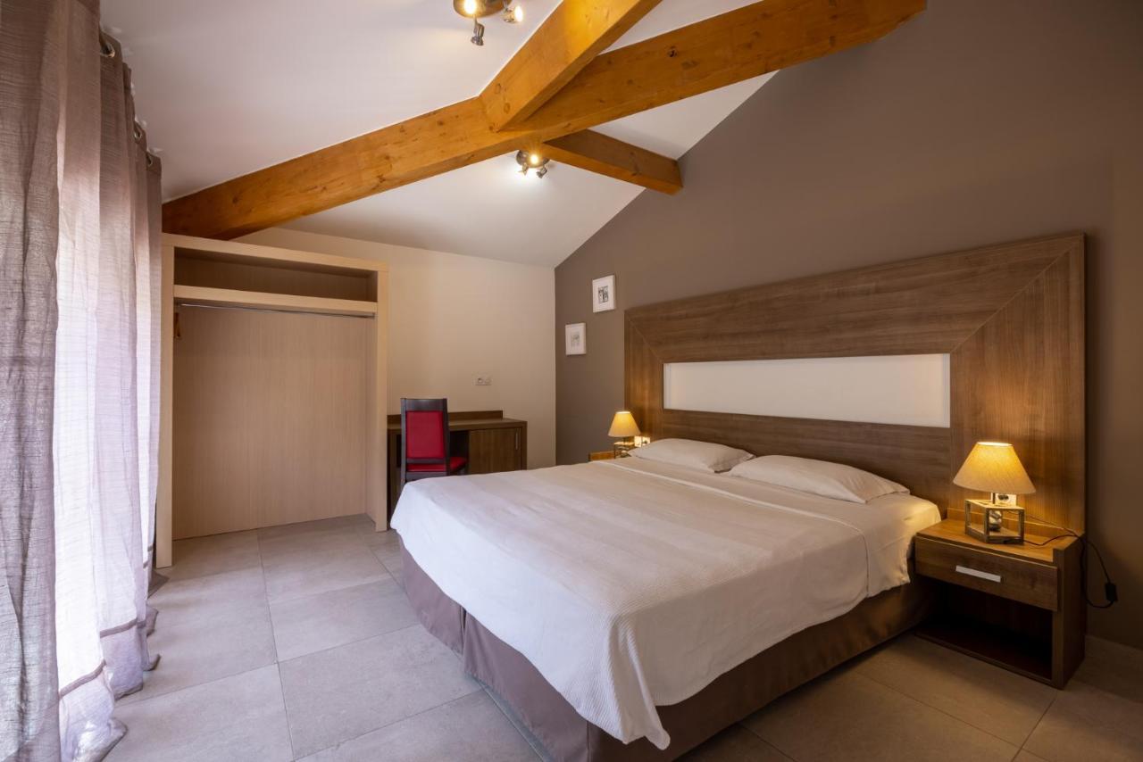 The Originals City, Hotel Les Bastides Du Gapeau Sollies-Toucas Exterior photo